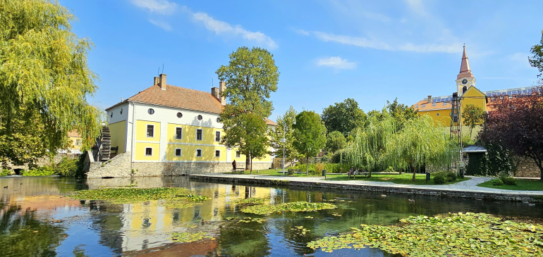 kapcsolódó tartalom