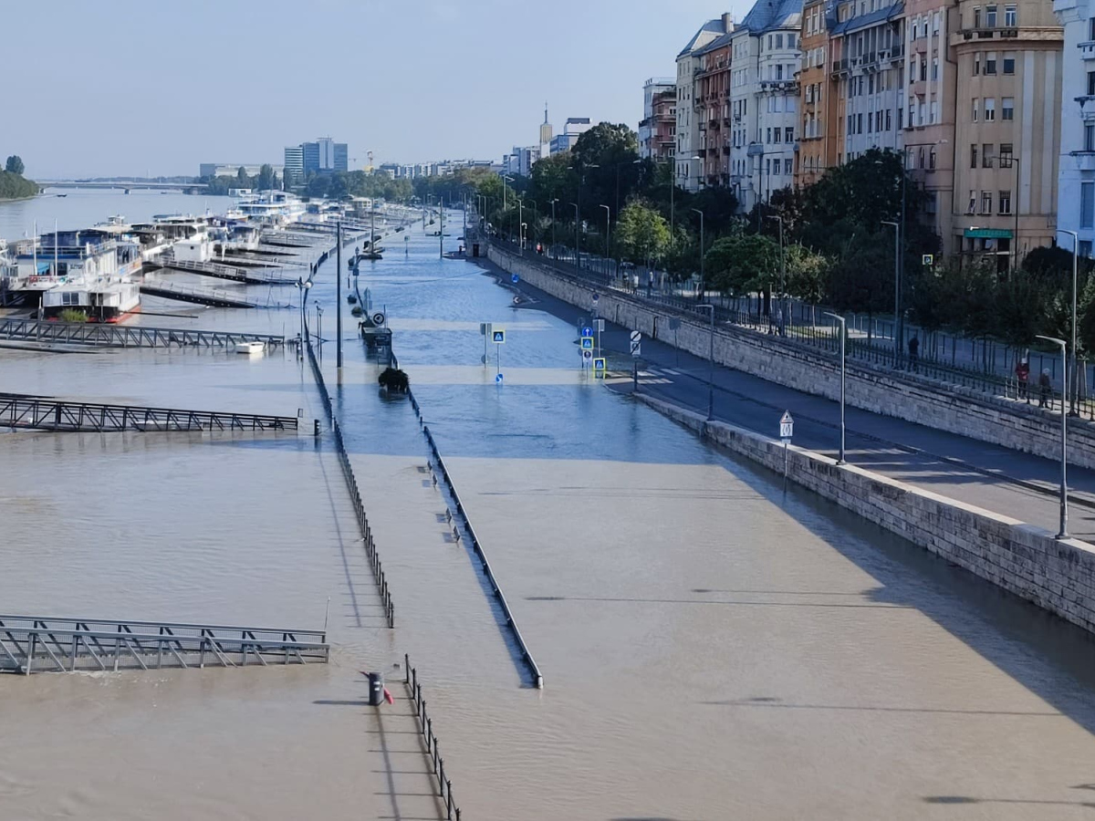 Éjszaka újabb utakat zárnak le