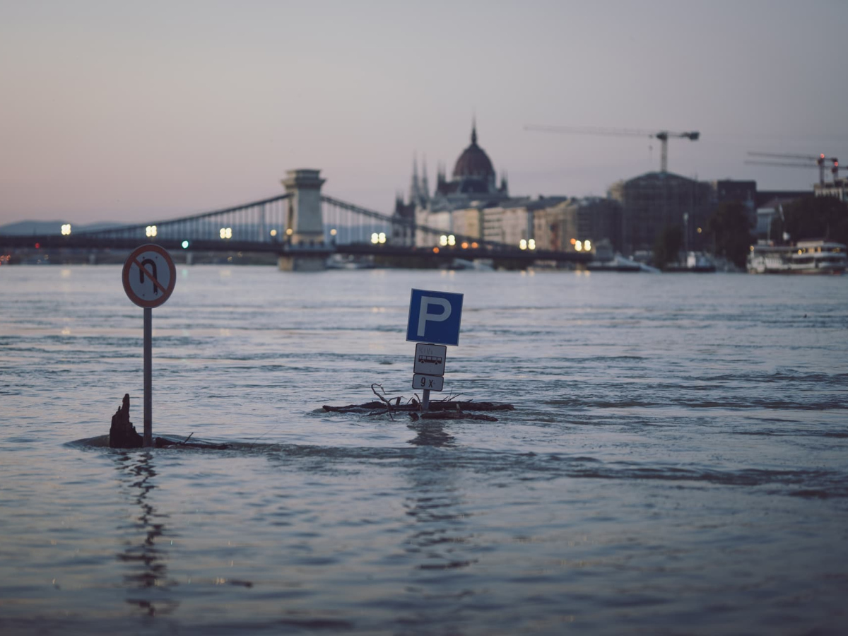 Hajnalban tetőzött a Duna Budapesten