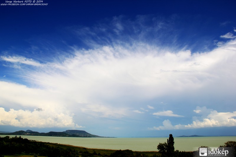 Gomolyfelhős, haragos Balaton