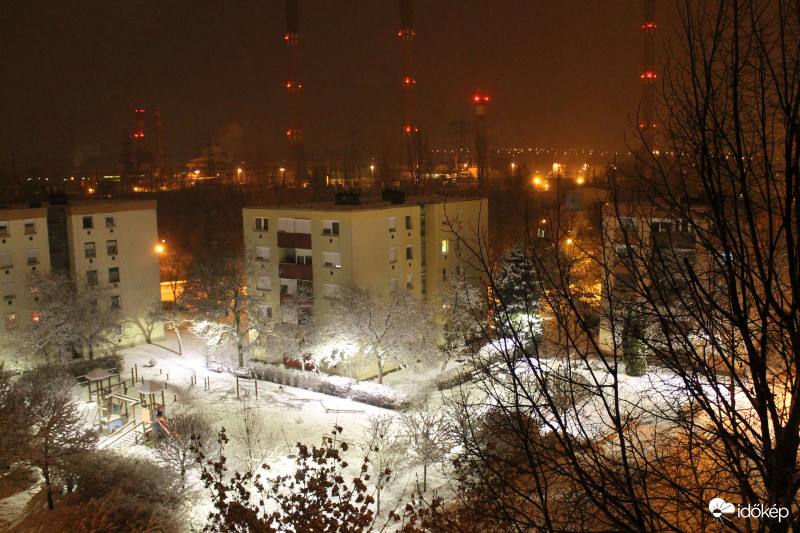 Játszótér behavazva