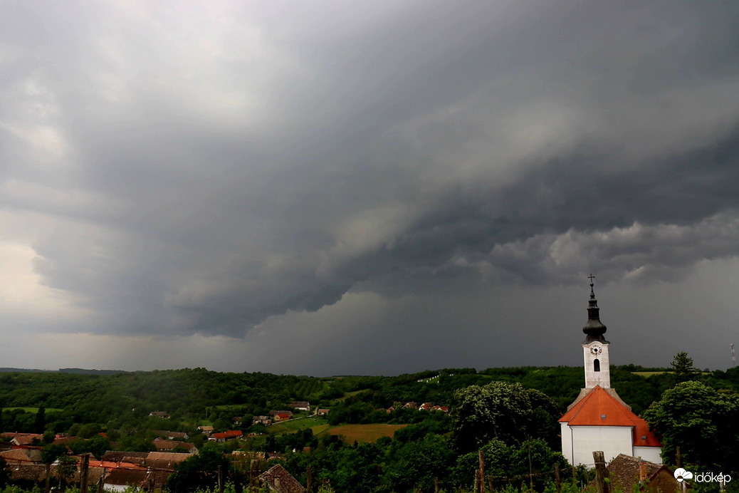 Zivatarlánc érkezése.