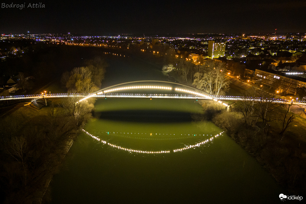 Szolnoki este a Tiszavirág híddal