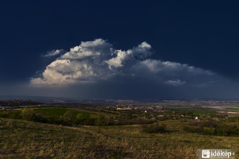 áprilisi panoráma