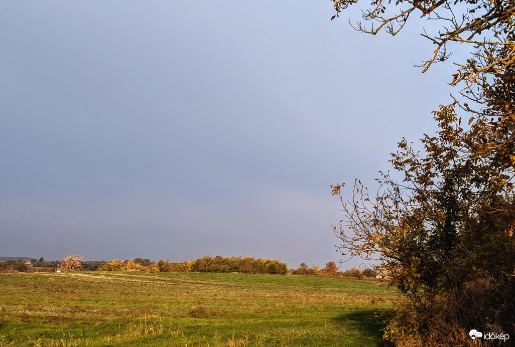 Polgárdi,Keletről süt,Nyugatról jön az eső 