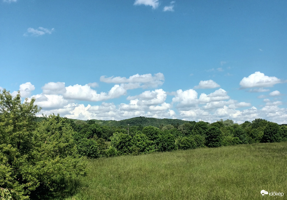 Scattered clouds 