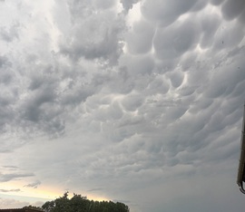 Mammatus clouds 