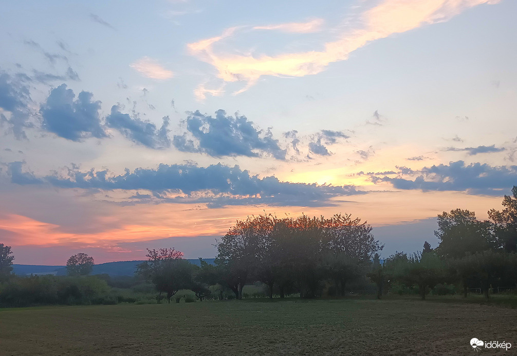 Dusk and scattered clouds 