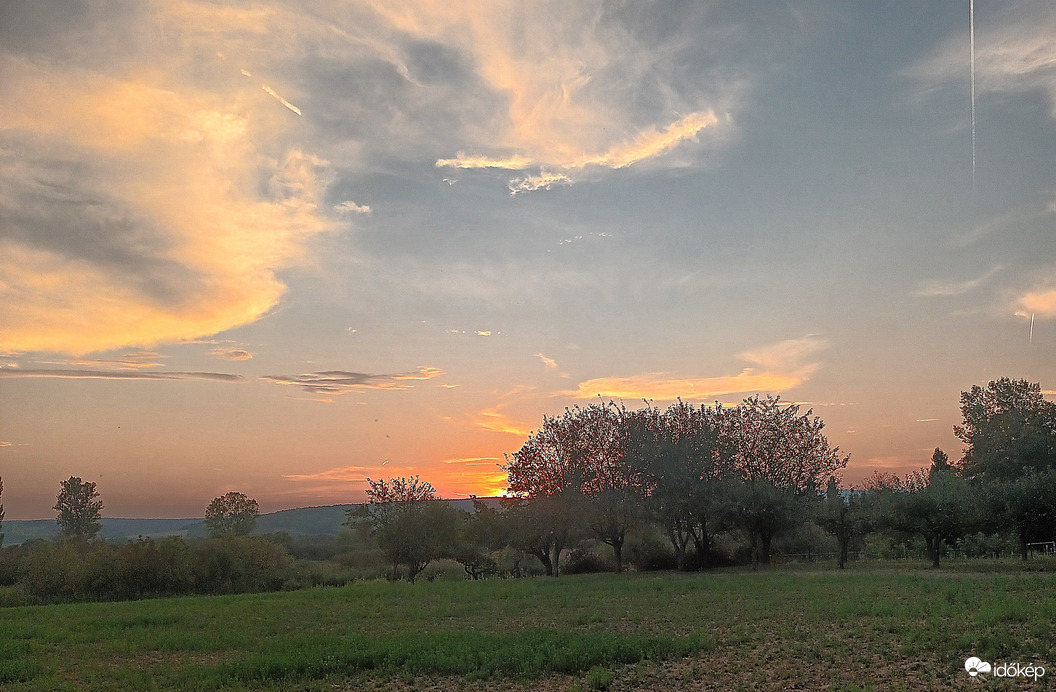 Wispy skies 