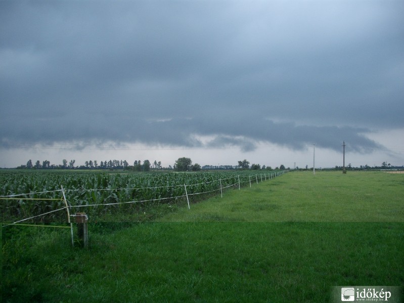 Cb arcus-falfelhő