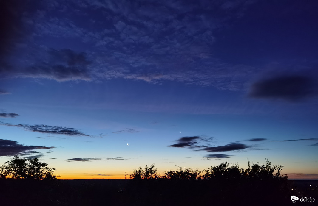 Pirkadat és holdkelte a jupiterrel hajnali 4 órakor 