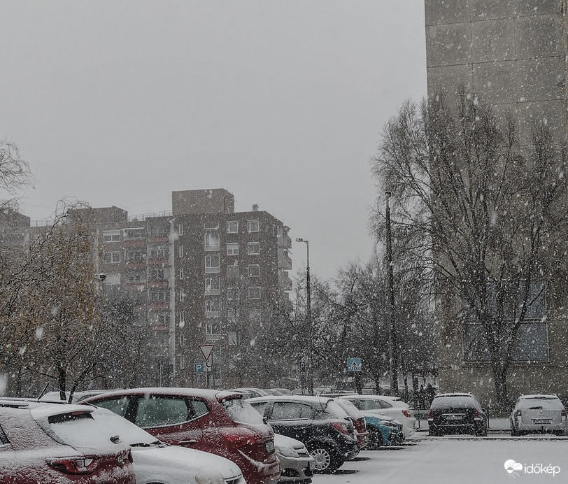 Nagypelyhes mikulás napi havazás 