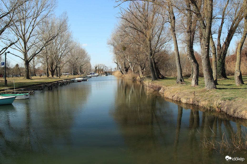 Balatonberény vitorlás kikötő