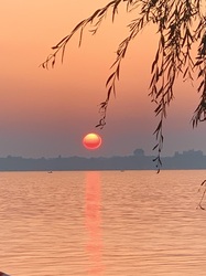 Mai ködös lemenő