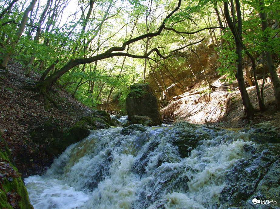 Tavasszal a Pilisben - A Dera-szurdok