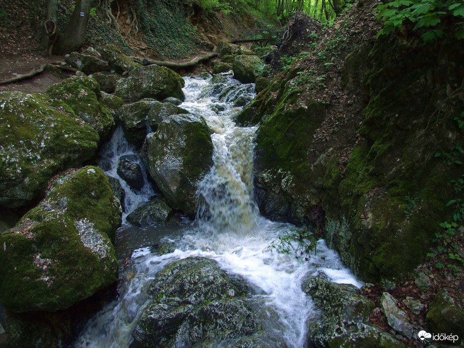 Tavasszal a Pilisben - A Dera-szurdok