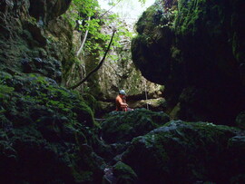 Nyolc kép a Hét-lyuk barlangból