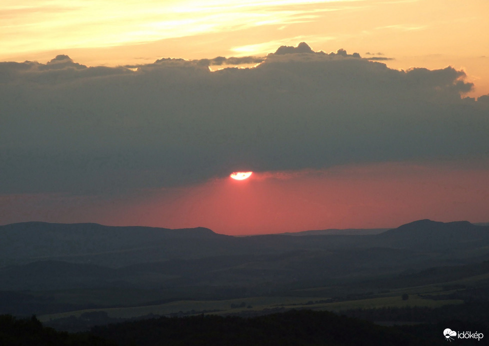 Hegyen-völgyön májusban (sunset)