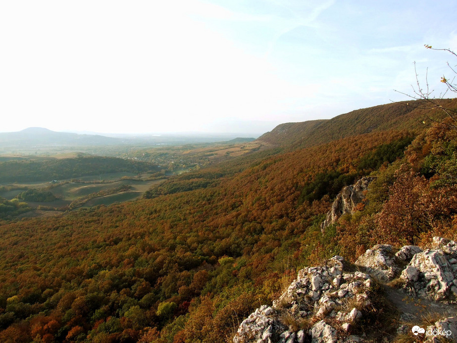 Kilátás Esztergom felé a Kémény-sziklától