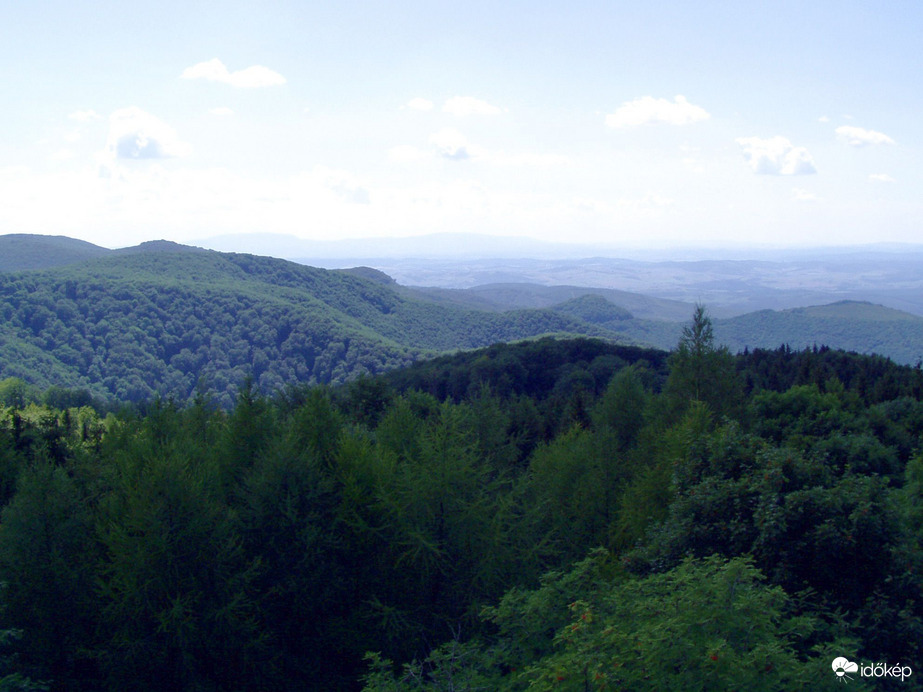 A Petőfi-kilátó panorámája a Bükkben (974 m.)