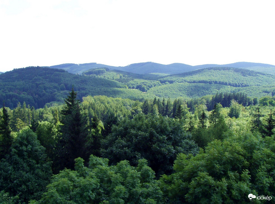 A Petőfi-kilátó panorámája a Bükkben (974 m.)