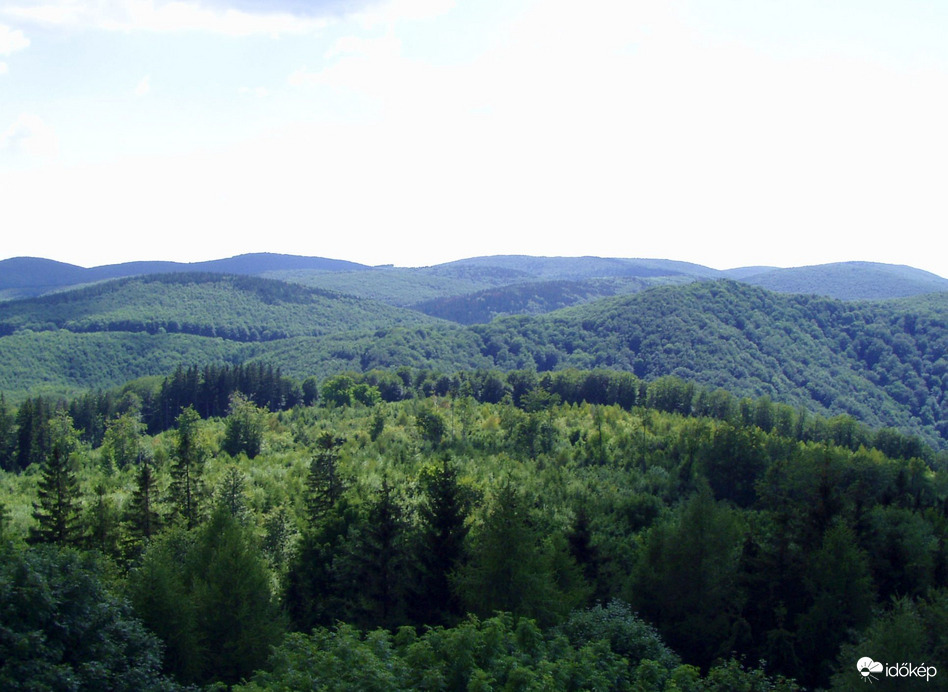 A Petőfi-kilátó panorámája a Bükkben (974 m.)