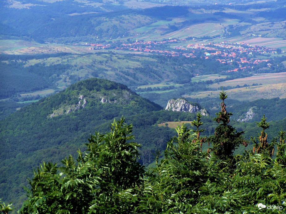 A Petőfi-kilátó panorámája a Bükkben (974 m.)