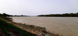 Dunaföldvár Dunapart, erős szél 25° C 