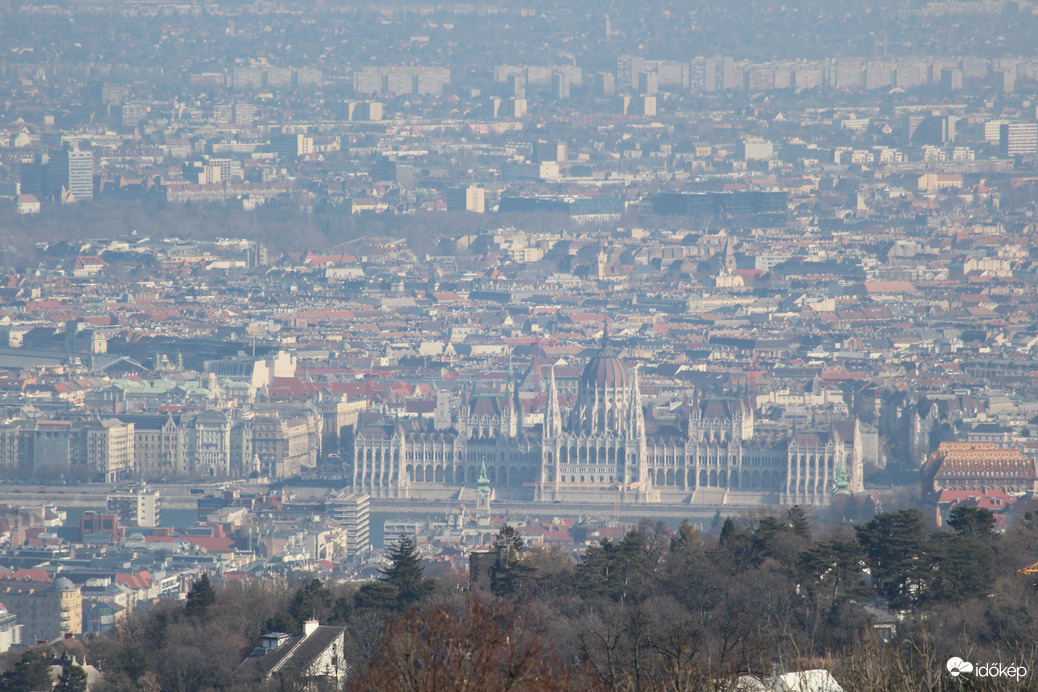 Budapest, Parlament a Normafáról fotózva