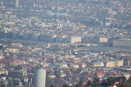 Budapest Margit-híd, háttérben a Biodóm