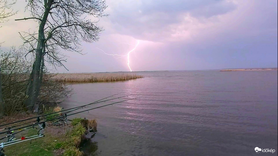 Poroszlói horgászós viharvadászat 04. 22.