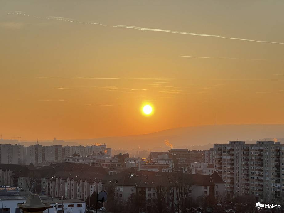 Egyre későbbi naplemente