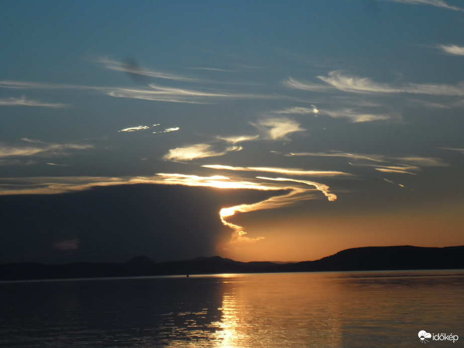 Közeledik a vihar a Balatonon...