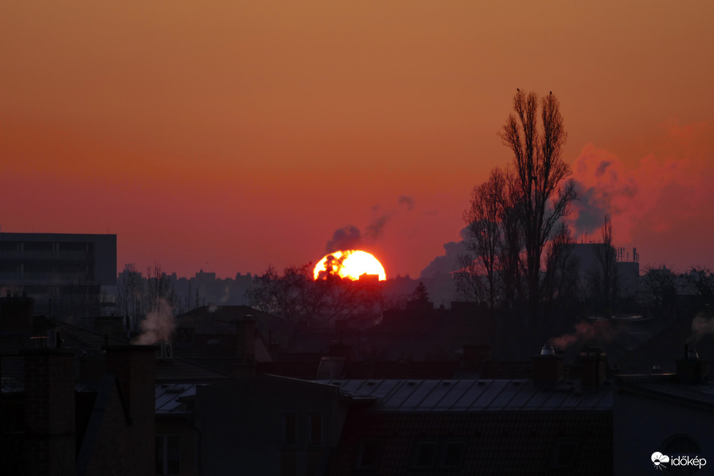 A kelő napkorong