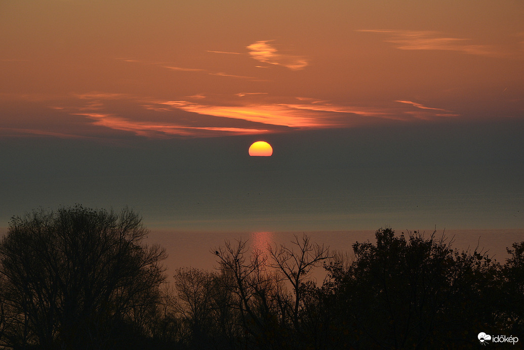 Ködös napkelte Balatongyörökön 11.16.