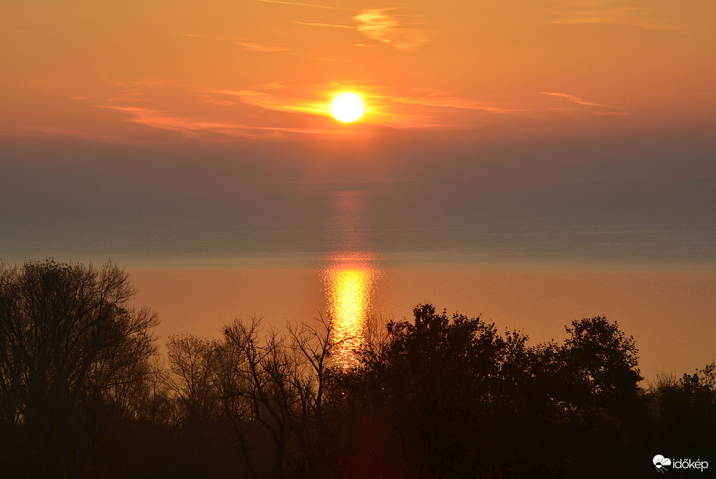 Novemberi napkelte Balatongyörökön 11.16.