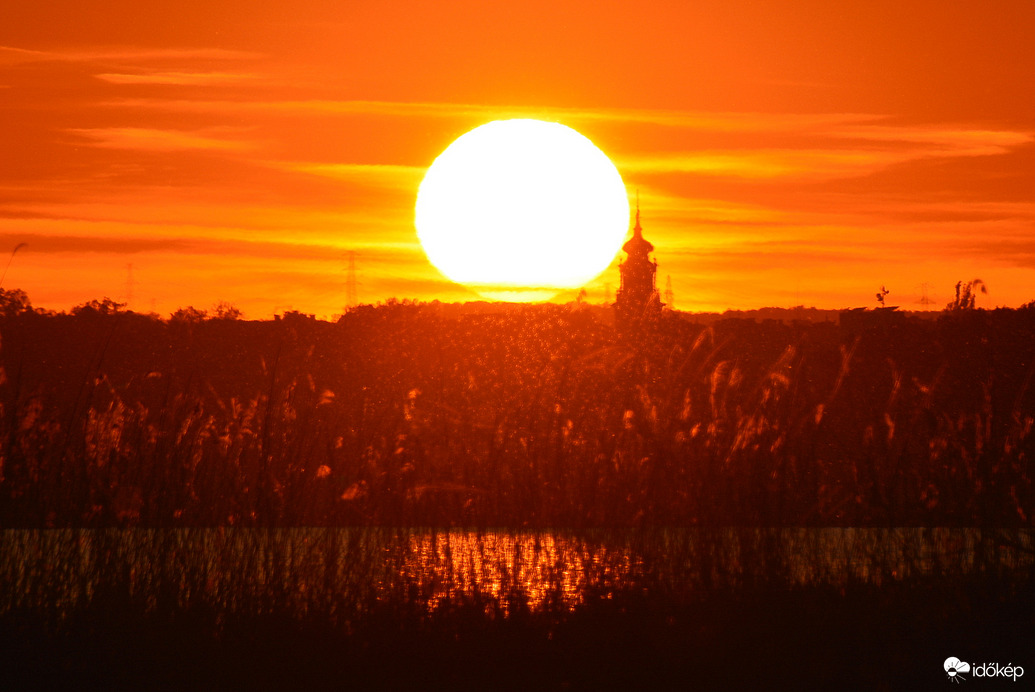 Gyönyörű naplemente a Balatonon 04.27.