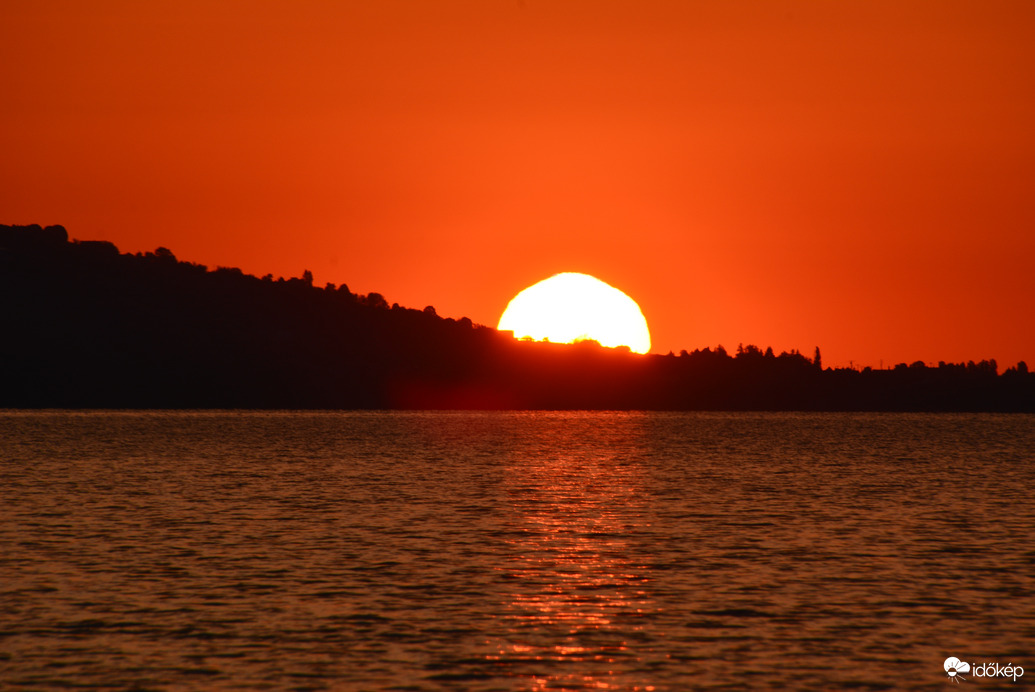 Festői napkelte április végén, Balatongyörökön 04.28.