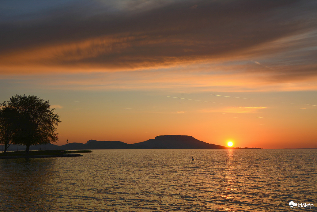 Festői napkelte április végén, Balatongyörökön 04.28.