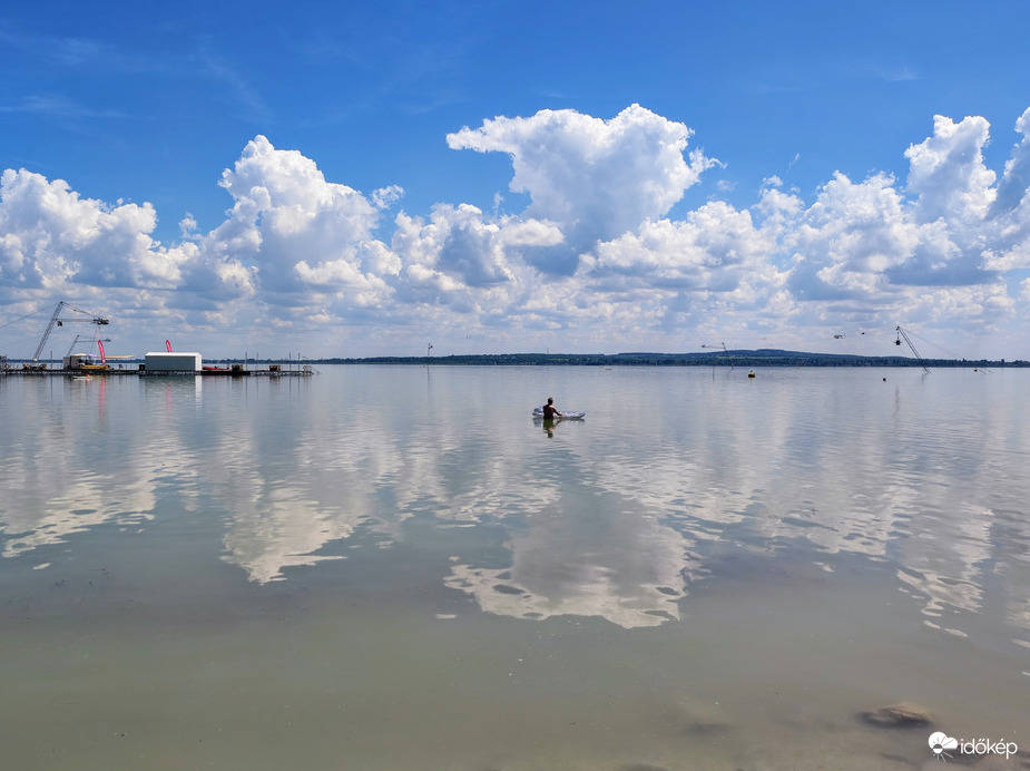 Strandon 06.17. Már most kiváló a víz!