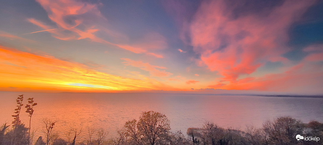 Napsütötte panoráma