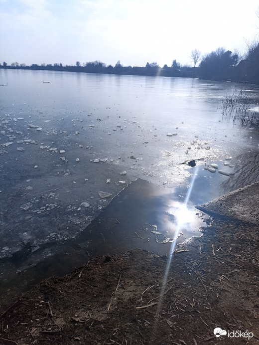 Megtört a jég a strandon