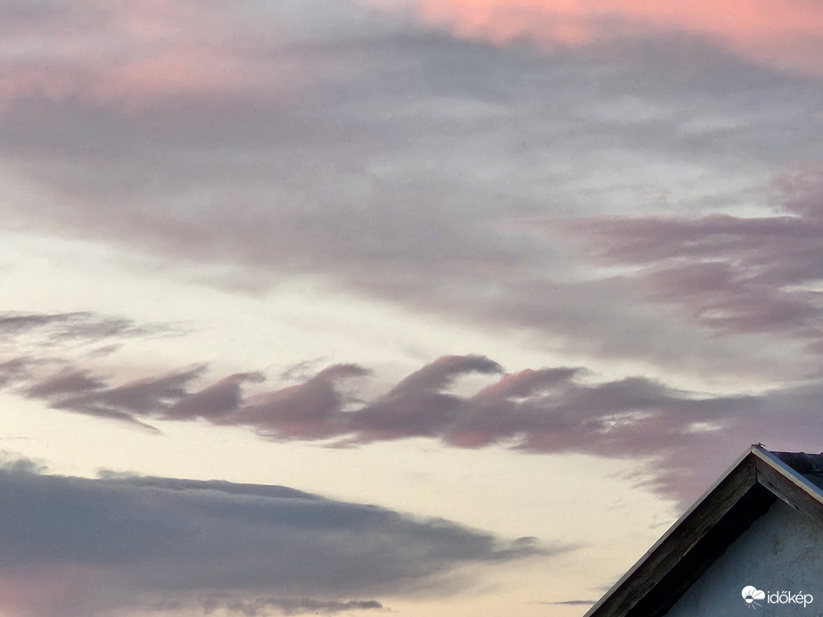 Jól kirajzolódó Kelvin-Helmholtz felhők 