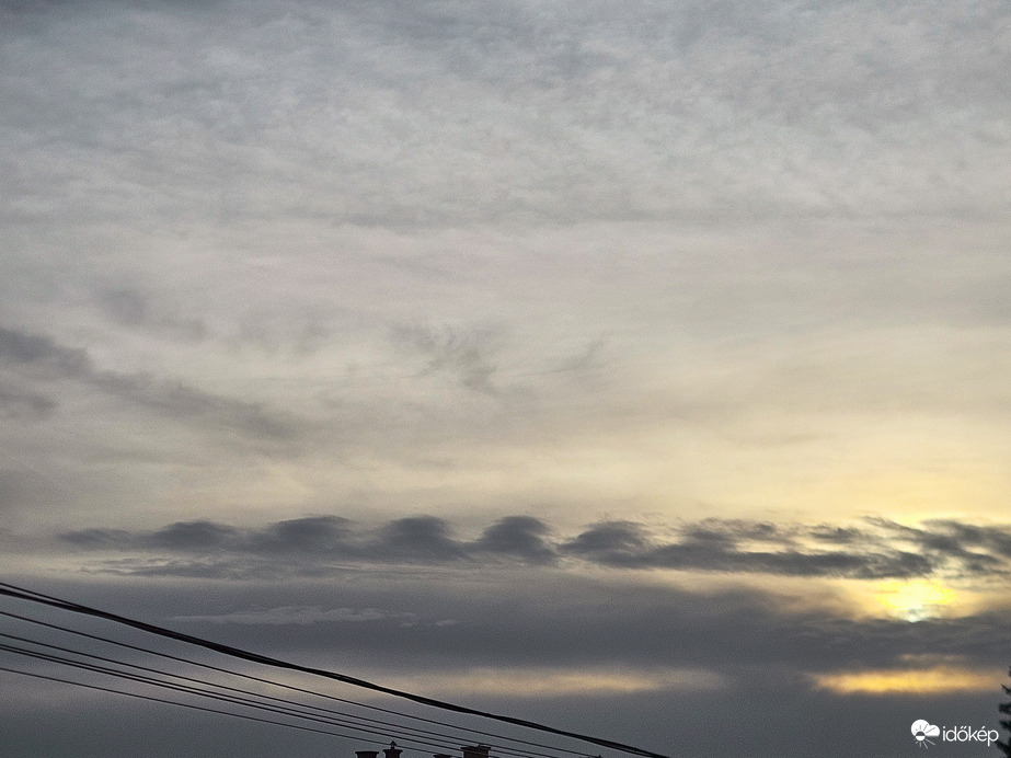 Kelvin-Helmholtz felhők a napkeltében.