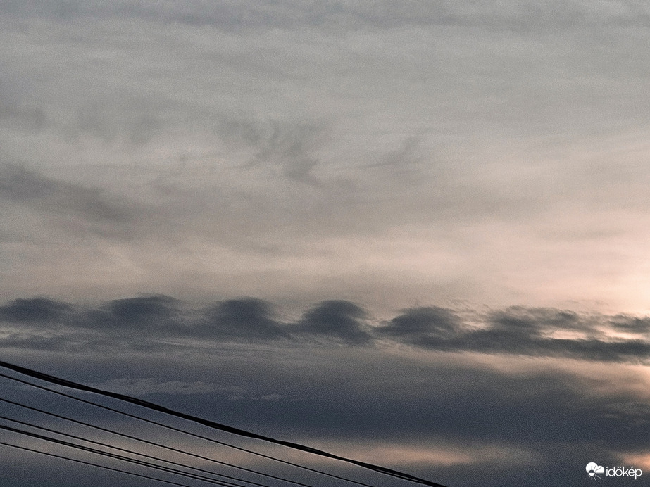 Kelvin-Helmholtz felhők a napkeltében.