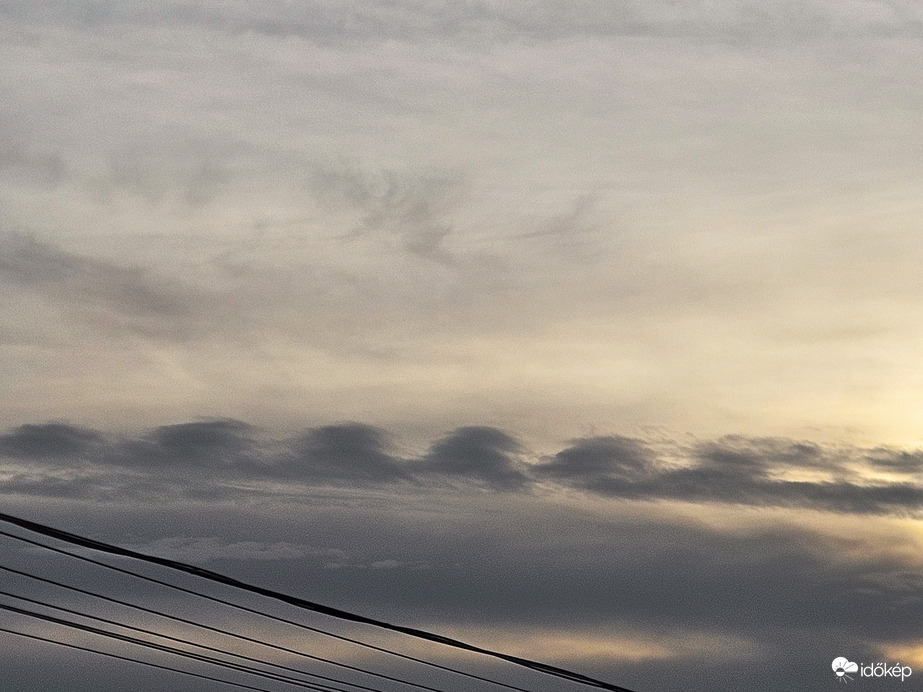 Kelvin-Helmholtz felhők a napkeltében.