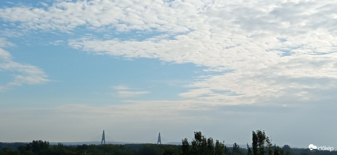 Budapest - felhők  -  kellemes idő, 19⁠ºC