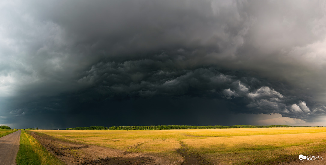 Látványos zivatarfelhő panoráma