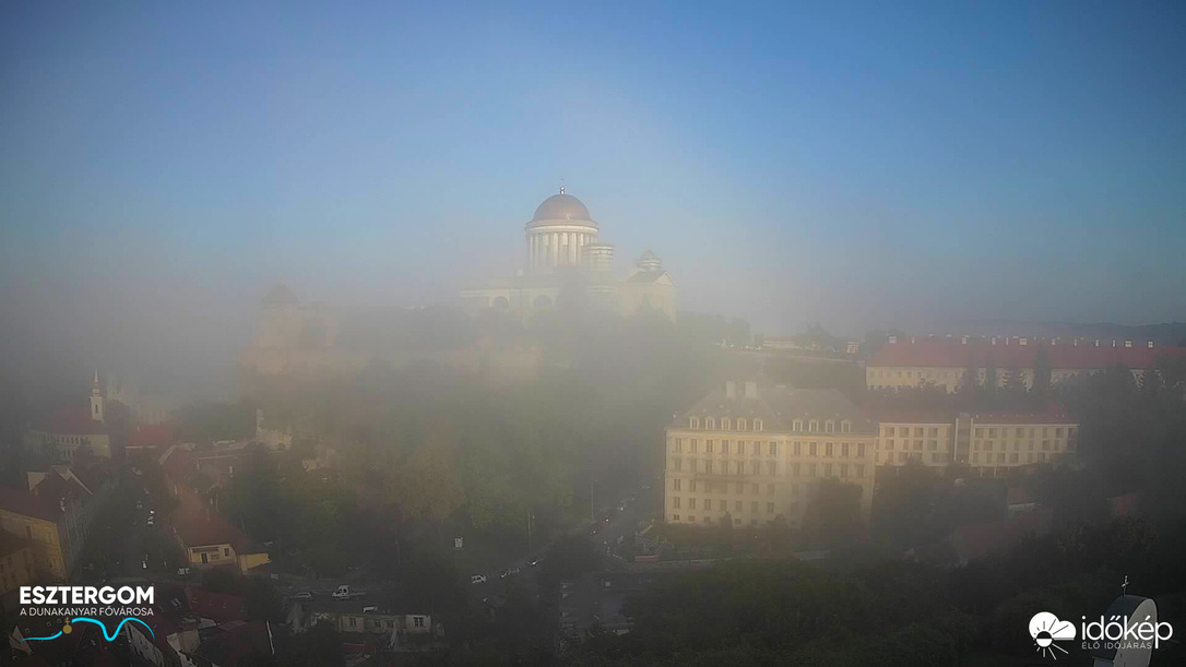 Halvány ködív darab az esztergomi bazilikánál