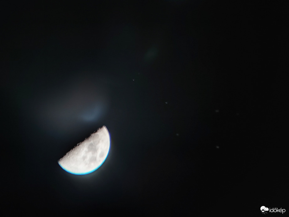 A Hold rövid időre messzi társra talált